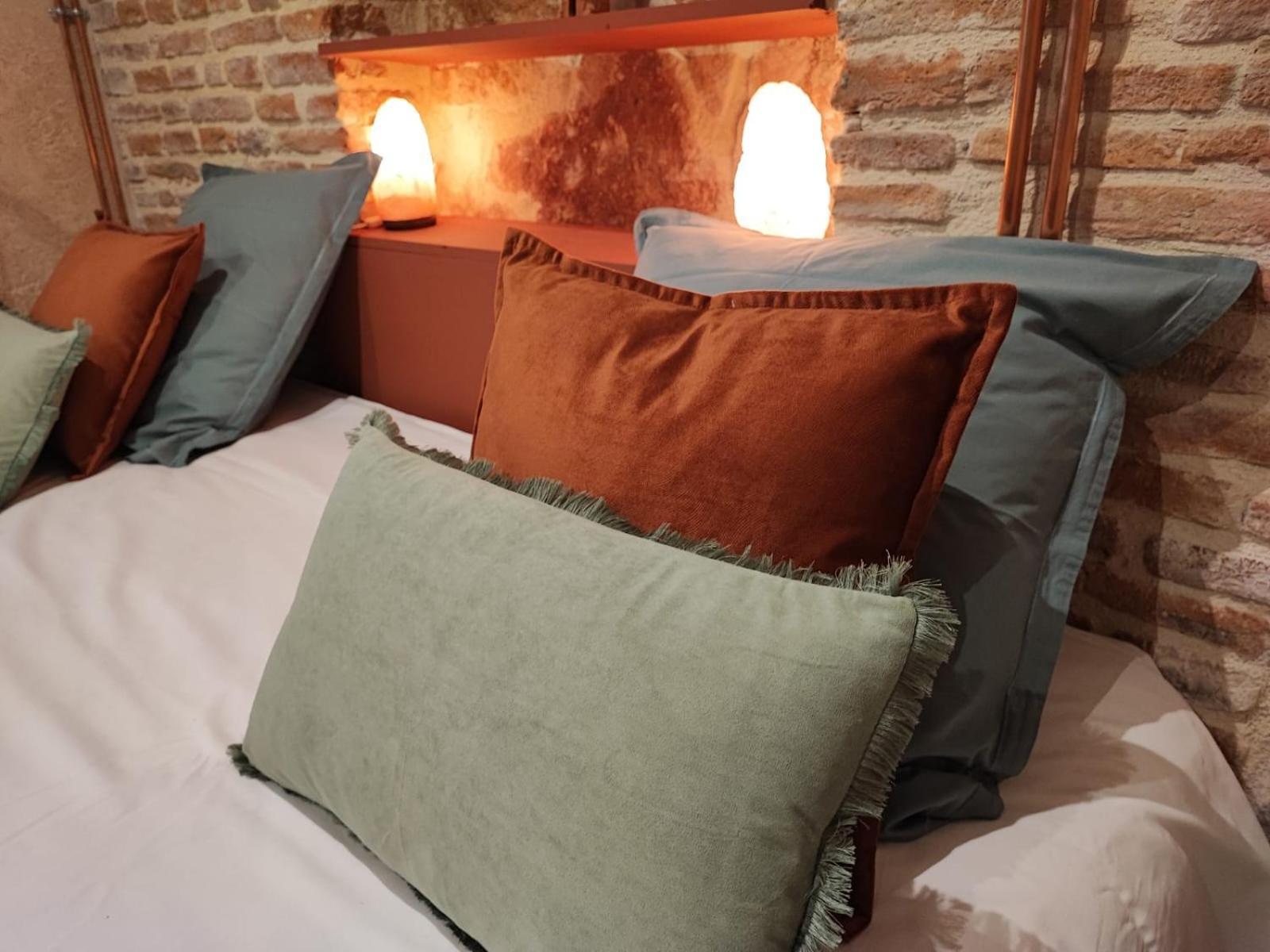 Le Domaine Du Sens Bed & Breakfast Frontenaud Стая снимка