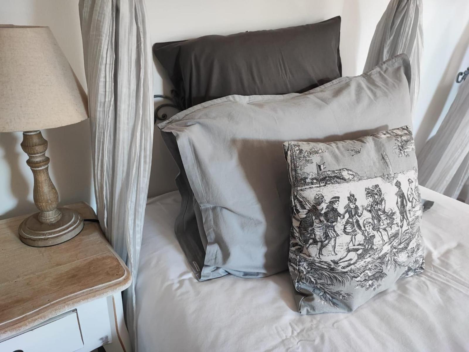 Le Domaine Du Sens Bed & Breakfast Frontenaud Стая снимка