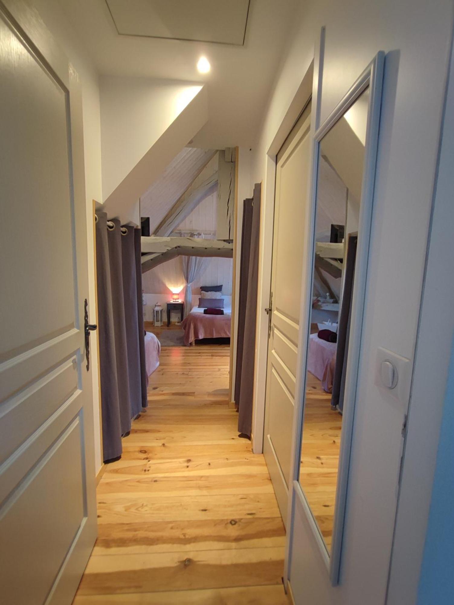 Le Domaine Du Sens Bed & Breakfast Frontenaud Стая снимка