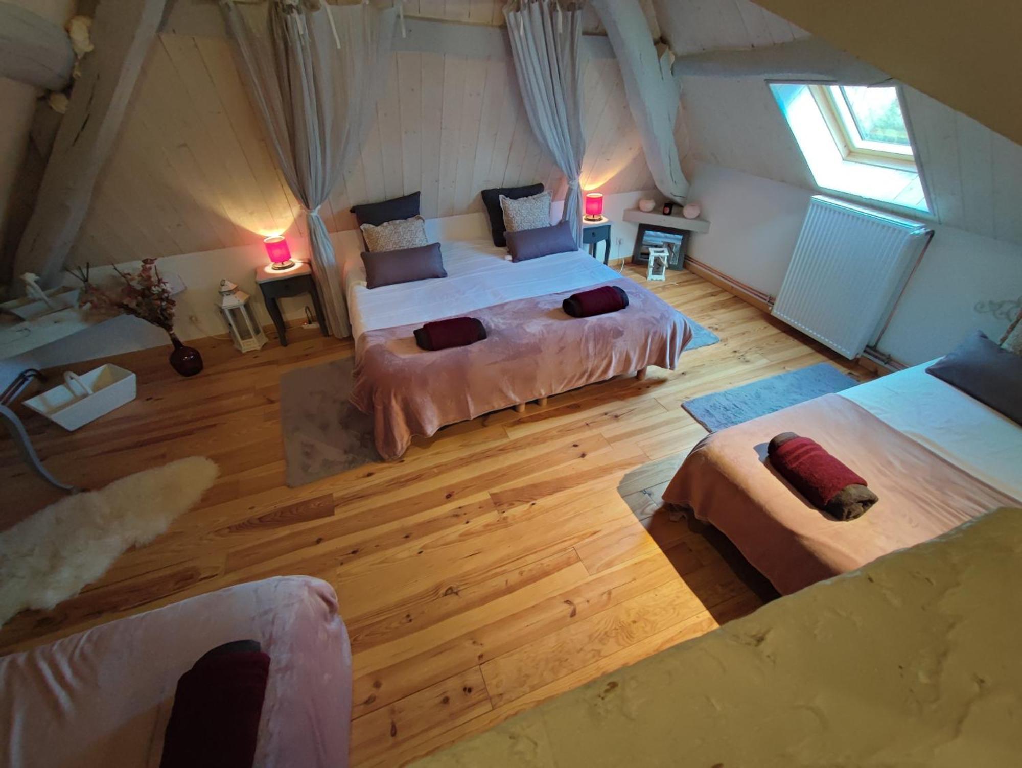 Le Domaine Du Sens Bed & Breakfast Frontenaud Стая снимка