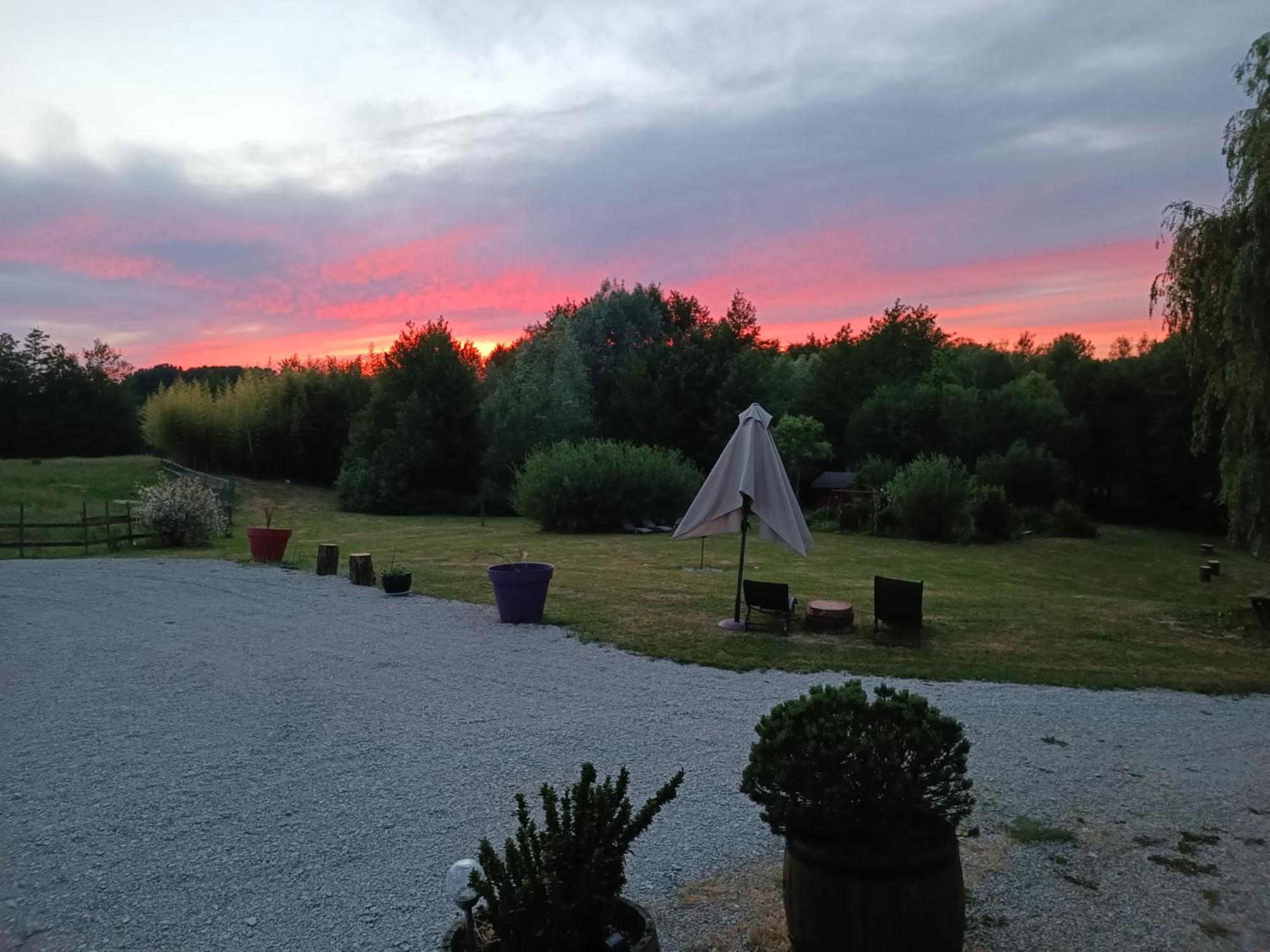 Le Domaine Du Sens Bed & Breakfast Frontenaud Екстериор снимка
